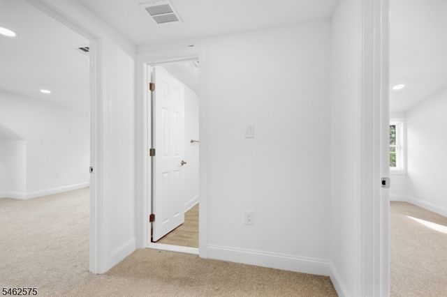 154 Oakmanor Pkwy, South Plainfield Boro, NJ 07080