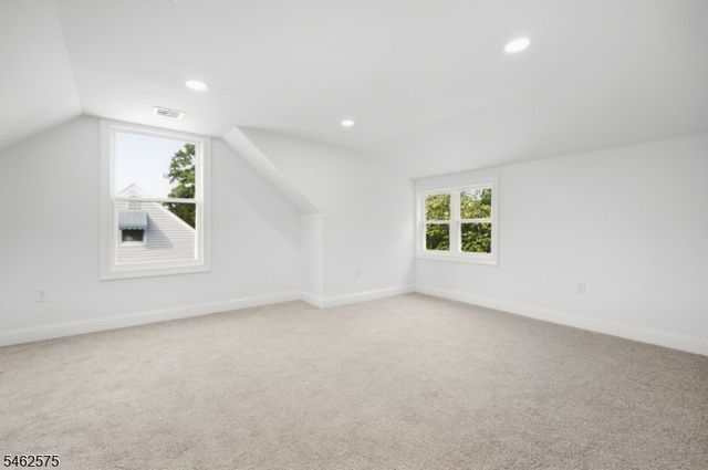 154 Oakmanor Pkwy, South Plainfield Boro, NJ 07080