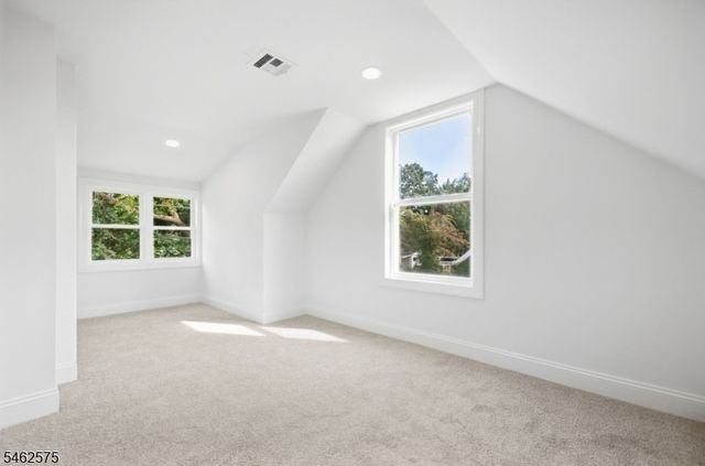 154 Oakmanor Pkwy, South Plainfield Boro, NJ 07080