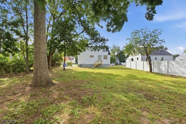 154 Oakmanor Pkwy, South Plainfield Boro, NJ 07080