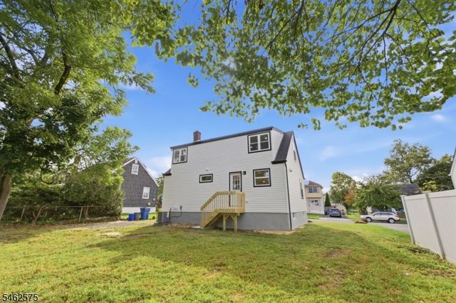154 Oakmanor Pkwy, South Plainfield Boro, NJ 07080