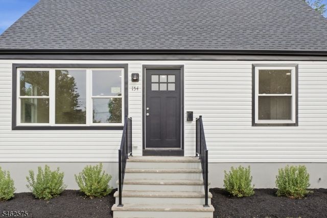 154 Oakmanor Pkwy, South Plainfield Boro, NJ 07080