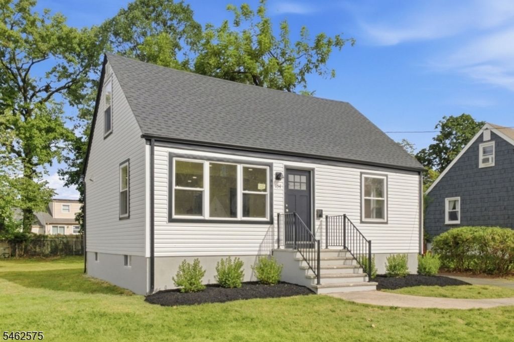 154 Oakmanor Pkwy, South Plainfield Boro, NJ 07080 — photo 2