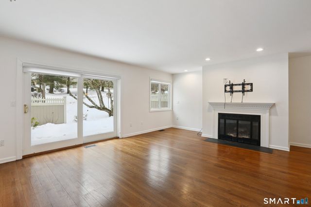 12 Boulevard Drive 15-104, Danbury, CT 06810