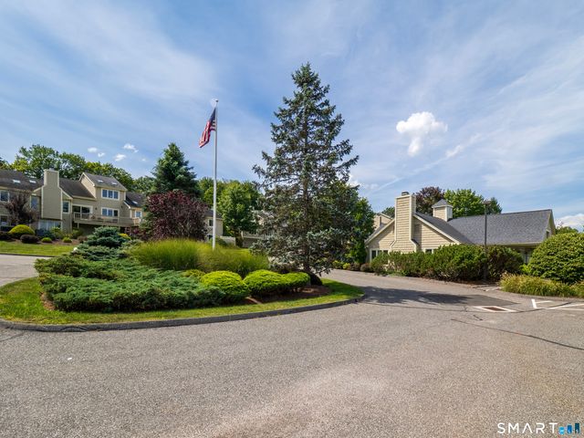 12 Boulevard Drive 15-104, Danbury, CT 06810