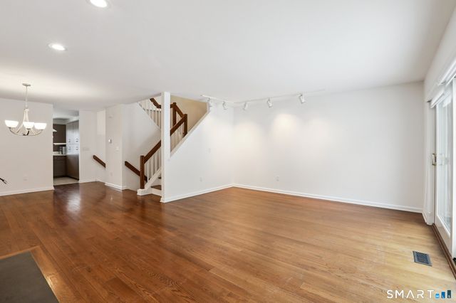 12 Boulevard Drive 15-104, Danbury, CT 06810