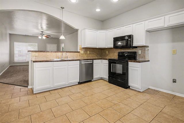 8613 SW 46th Place, Oklahoma City, OK 73179