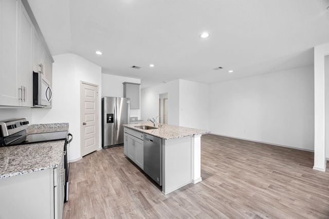 1108 Sundown Prairie Dr, Sealy, TX 77474