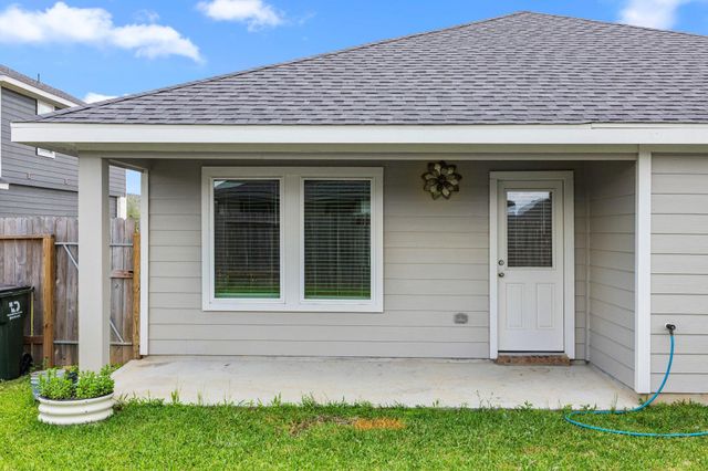 1108 Sundown Prairie Dr, Sealy, TX 77474
