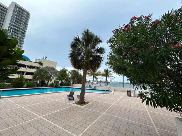 7545 E Treasure Drive 2A, North Bay Village, FL 33141