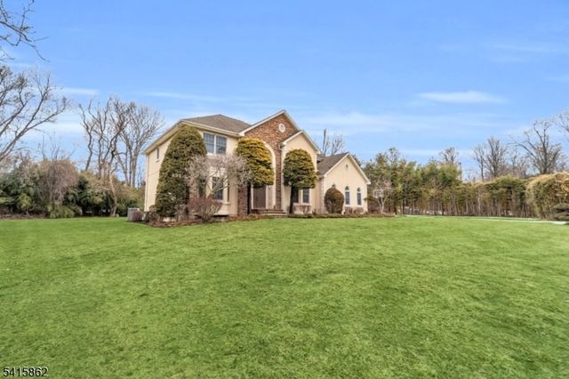 1 Sherwood Ct, Old Tappan Boro, NJ 07675