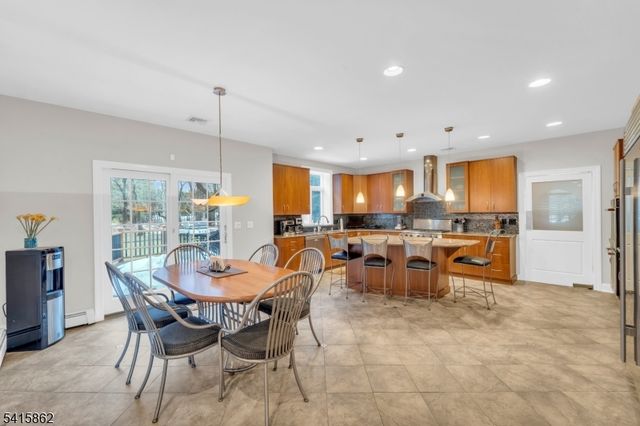 1 Sherwood Ct, Old Tappan Boro, NJ 07675