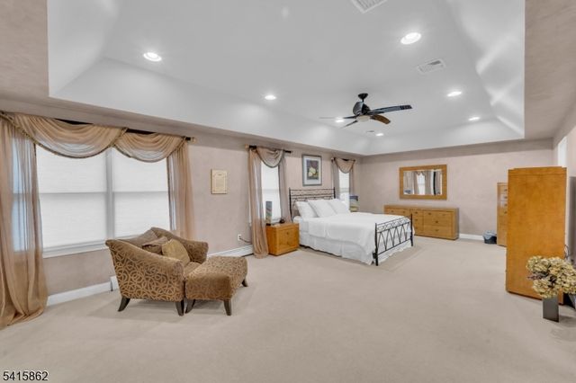 1 Sherwood Ct, Old Tappan Boro, NJ 07675