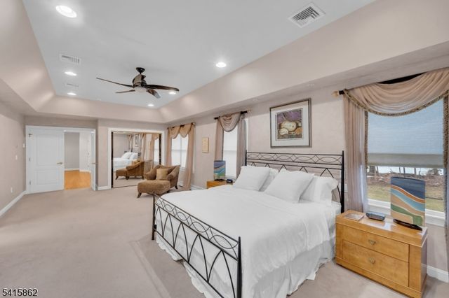 1 Sherwood Ct, Old Tappan Boro, NJ 07675