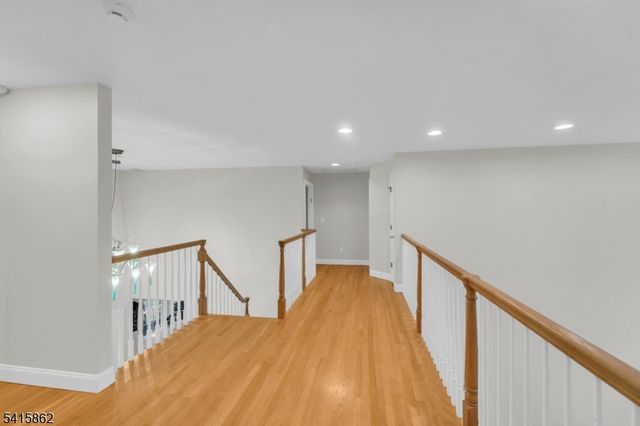 1 Sherwood Ct, Old Tappan Boro, NJ 07675