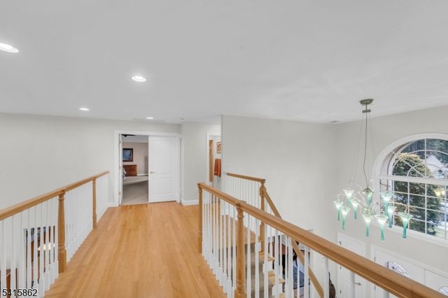 1 Sherwood Ct, Old Tappan Boro, NJ 07675