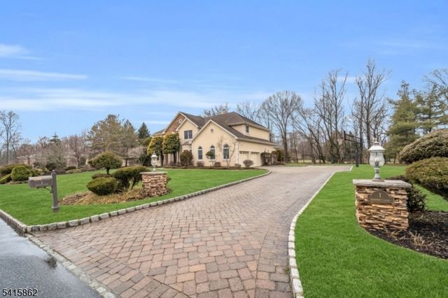 1 Sherwood Ct, Old Tappan Boro, NJ 07675
