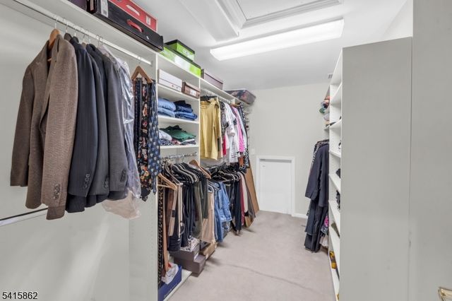 1 Sherwood Ct, Old Tappan Boro, NJ 07675