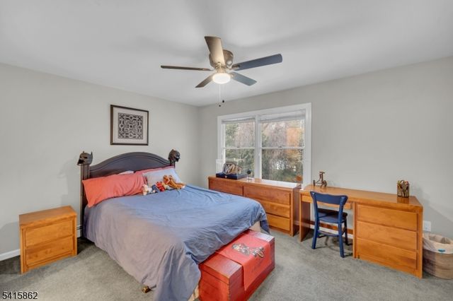 1 Sherwood Ct, Old Tappan Boro, NJ 07675