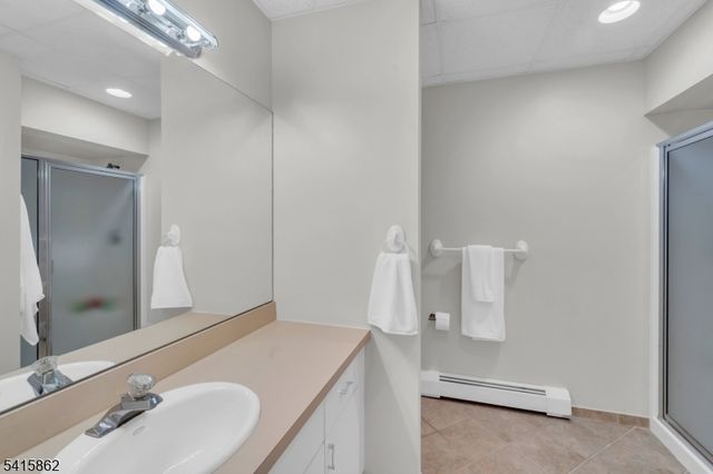 1 Sherwood Ct, Old Tappan Boro, NJ 07675