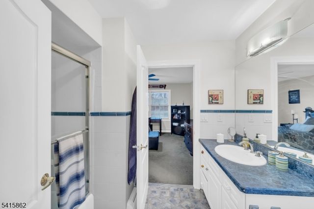 1 Sherwood Ct, Old Tappan Boro, NJ 07675