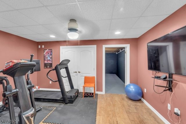 1 Sherwood Ct, Old Tappan Boro, NJ 07675