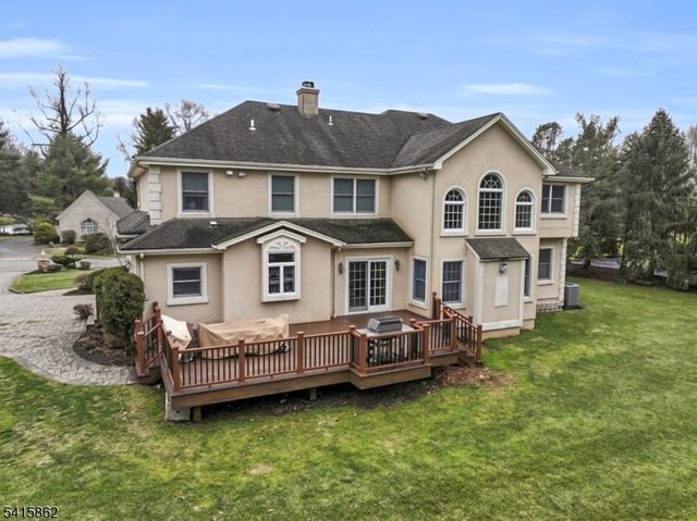 1 Sherwood Ct, Old Tappan Boro, NJ 07675