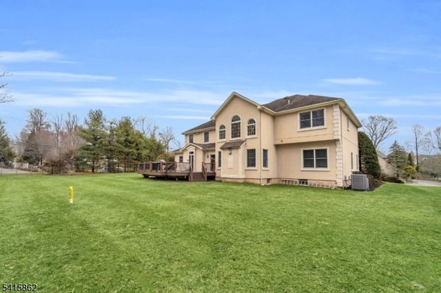 1 Sherwood Ct, Old Tappan Boro, NJ 07675