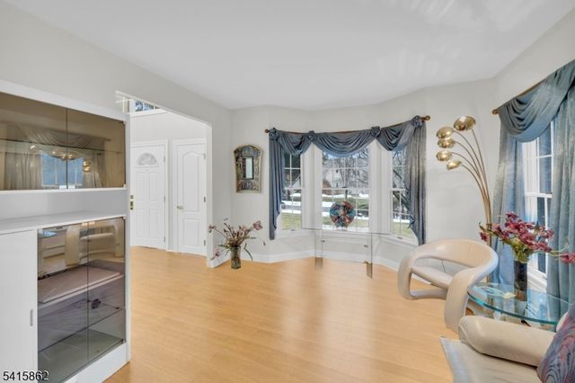 1 Sherwood Ct, Old Tappan Boro, NJ 07675