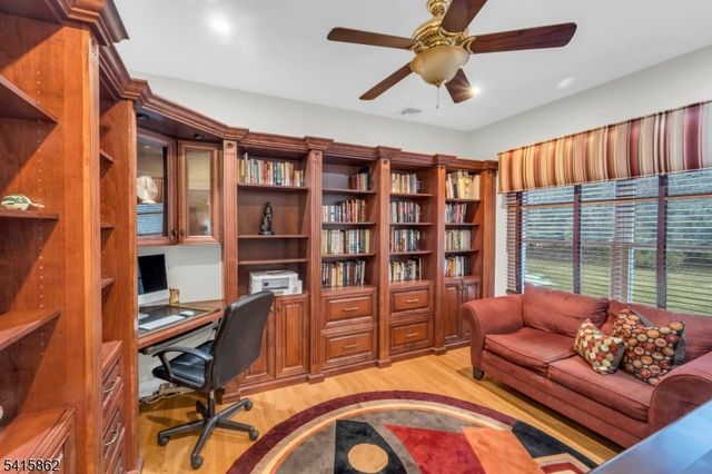 1 Sherwood Ct, Old Tappan Boro, NJ 07675