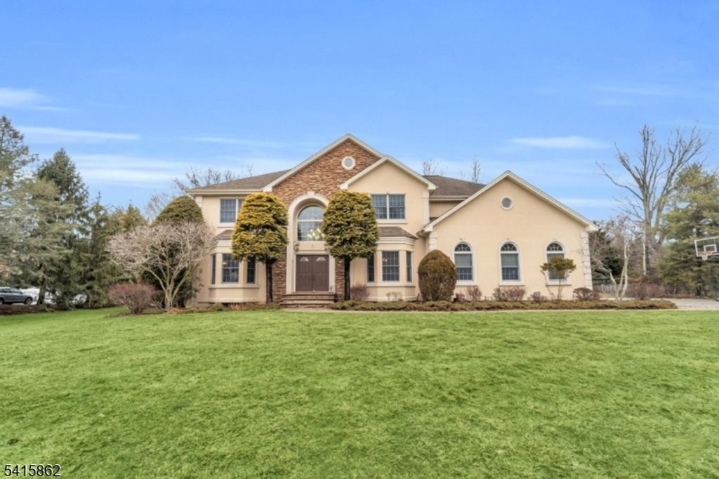 1 Sherwood Ct, Old Tappan Boro, NJ 07675