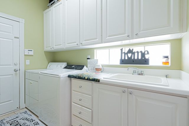 2258 Heydon CIR W, Naples, FL 34120