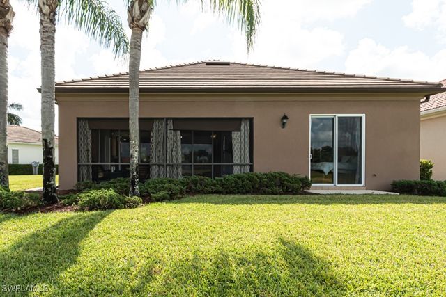 2258 Heydon CIR W, Naples, FL 34120