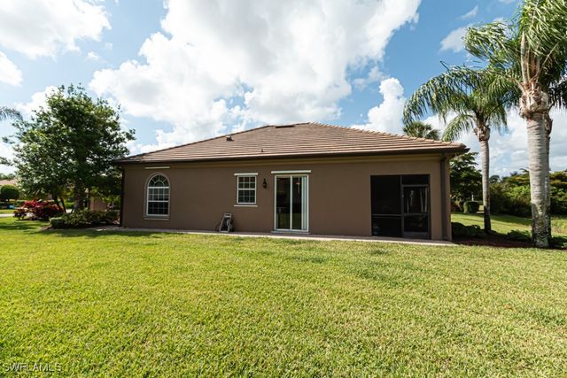2258 Heydon CIR W, Naples, FL 34120