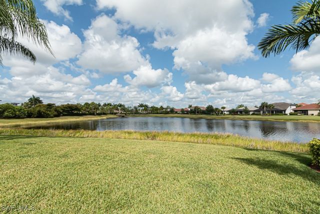 2258 Heydon CIR W, Naples, FL 34120