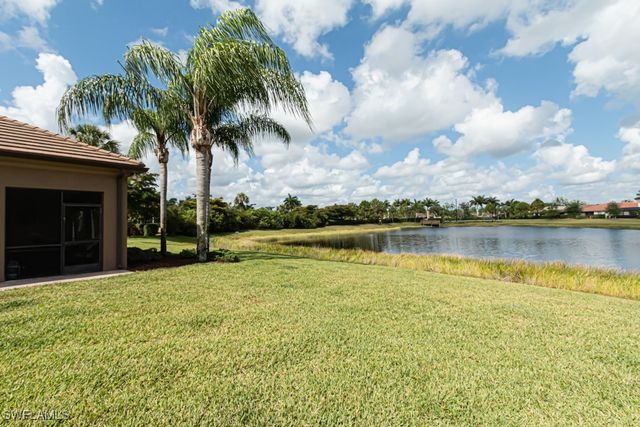 2258 Heydon CIR W, Naples, FL 34120