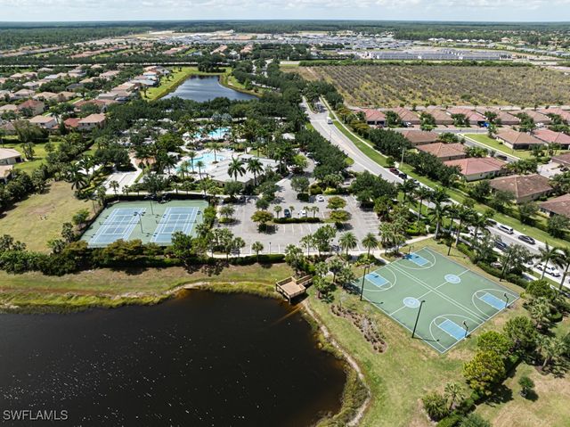 2258 Heydon CIR W, Naples, FL 34120