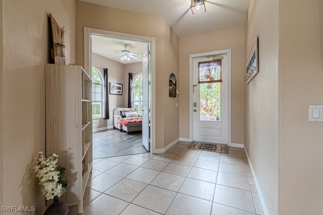 2258 Heydon CIR W, Naples, FL 34120