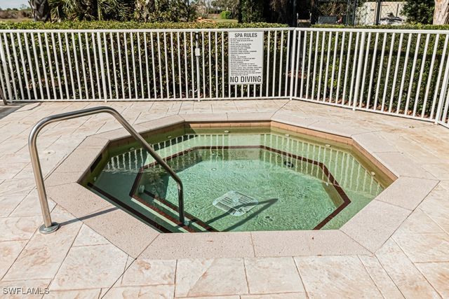 2258 Heydon CIR W, Naples, FL 34120