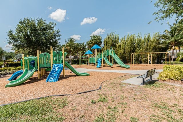 2258 Heydon CIR W, Naples, FL 34120