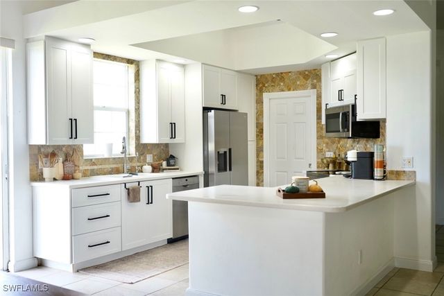 2258 Heydon CIR W, Naples, FL 34120