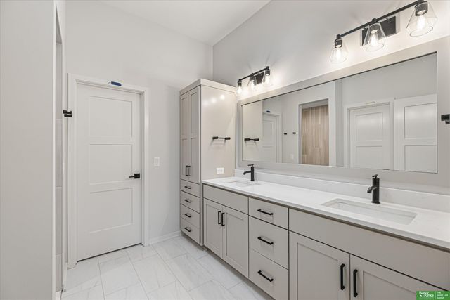10019 Prospect Street, Papillion, NE 68046