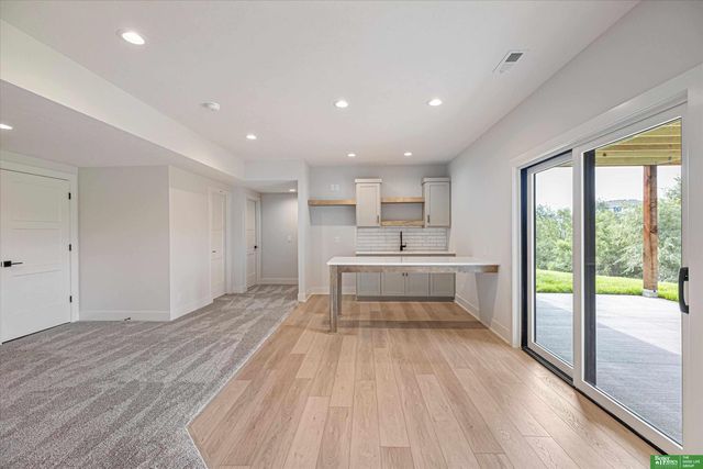 10019 Prospect Street, Papillion, NE 68046