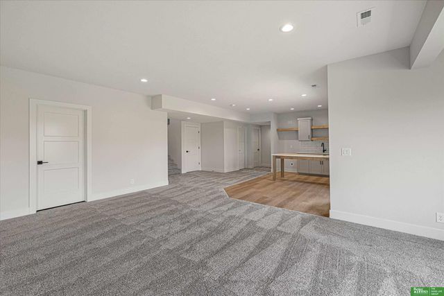 10019 Prospect Street, Papillion, NE 68046