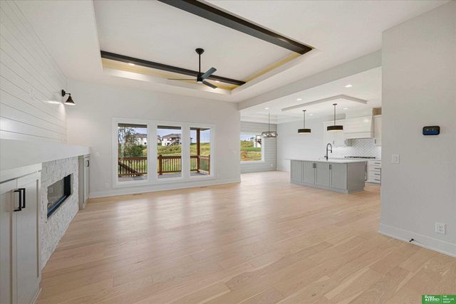 10019 Prospect Street, Papillion, NE 68046