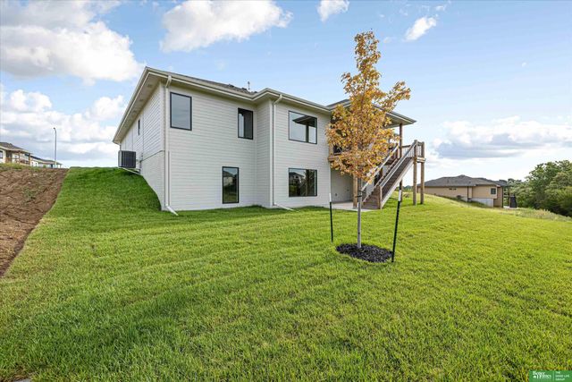 10019 Prospect Street, Papillion, NE 68046