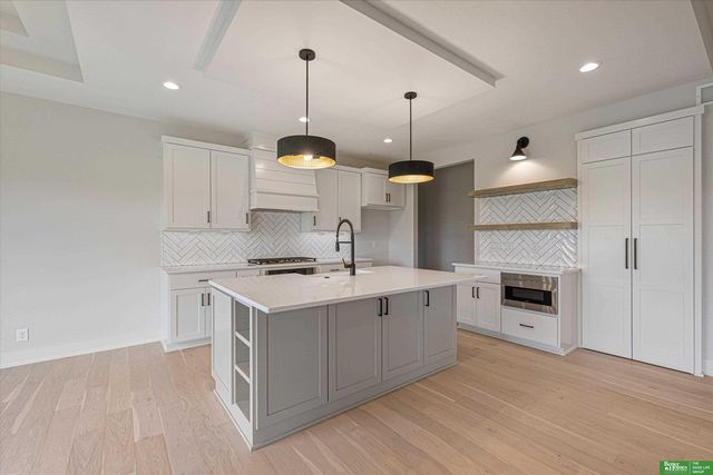10019 Prospect Street, Papillion, NE 68046