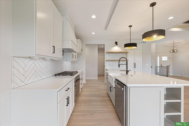 10019 Prospect Street, Papillion, NE 68046