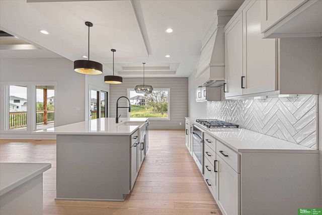 10019 Prospect Street, Papillion, NE 68046
