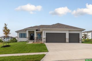 10019 Prospect Street, Papillion, NE 68046